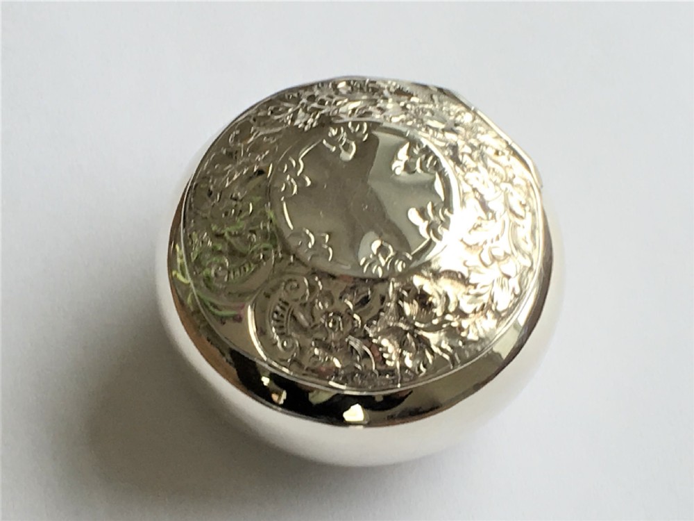 An unusual Victorian silver snuff box View IV