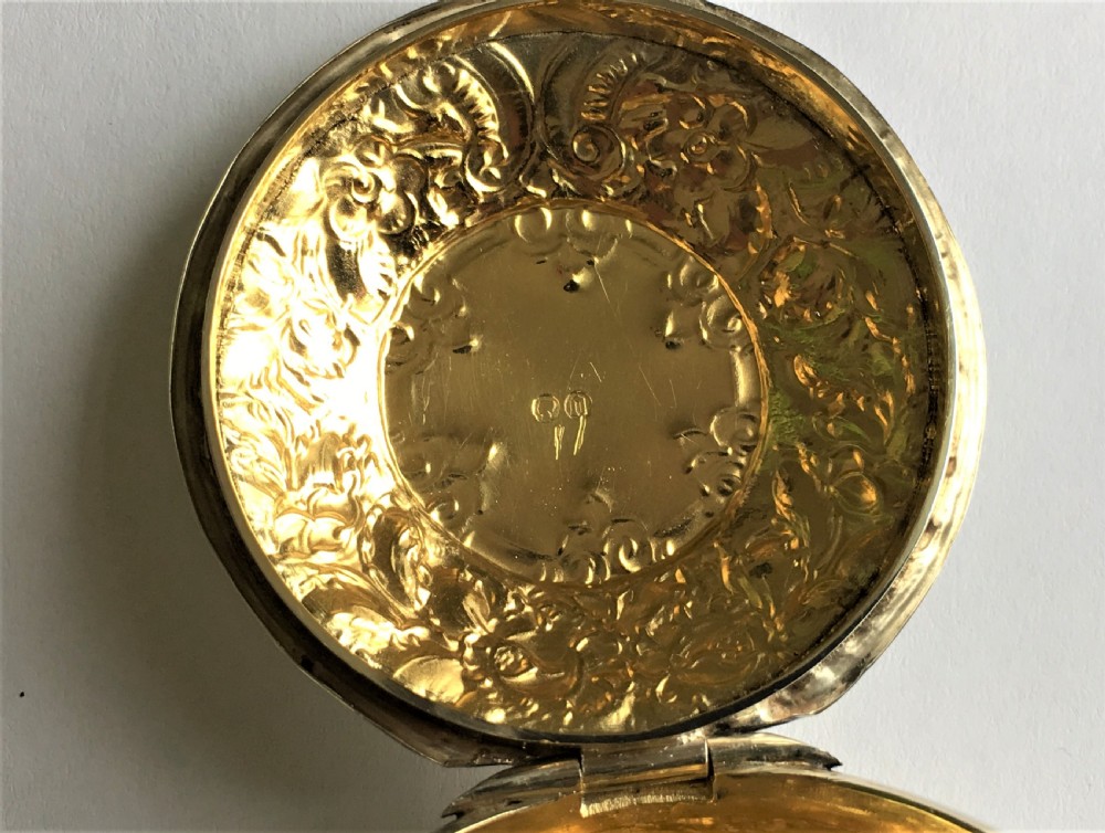 An unusual Victorian silver snuff box View VII