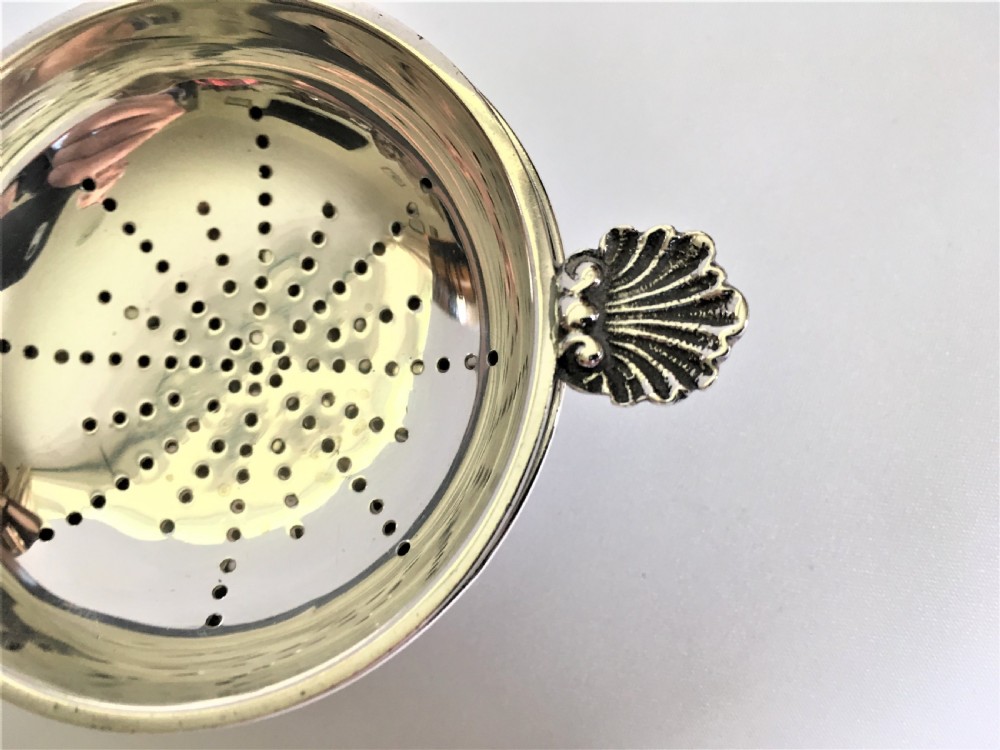  A William Comyns silver tea strainer & drip cup View IV
