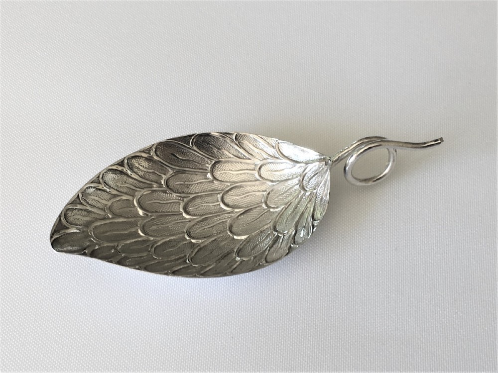 A gorgeous Georgian silver 'leaf' caddy spoon