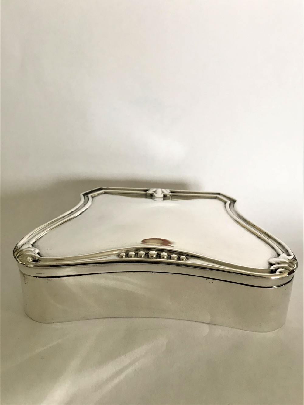 A handsome Edwardian silver trinket box