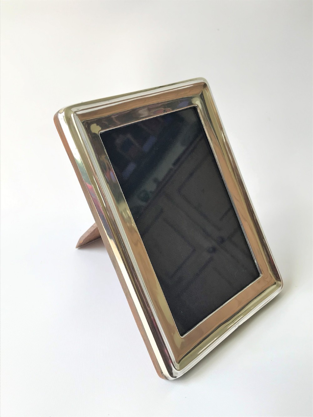 A stylish George V silver photo frame View II