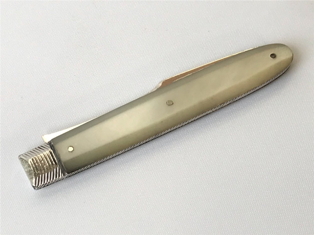 A late 18th Century silver folding fruit fork View II