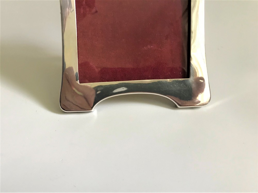 A stylish and elegant silver photo frame View III