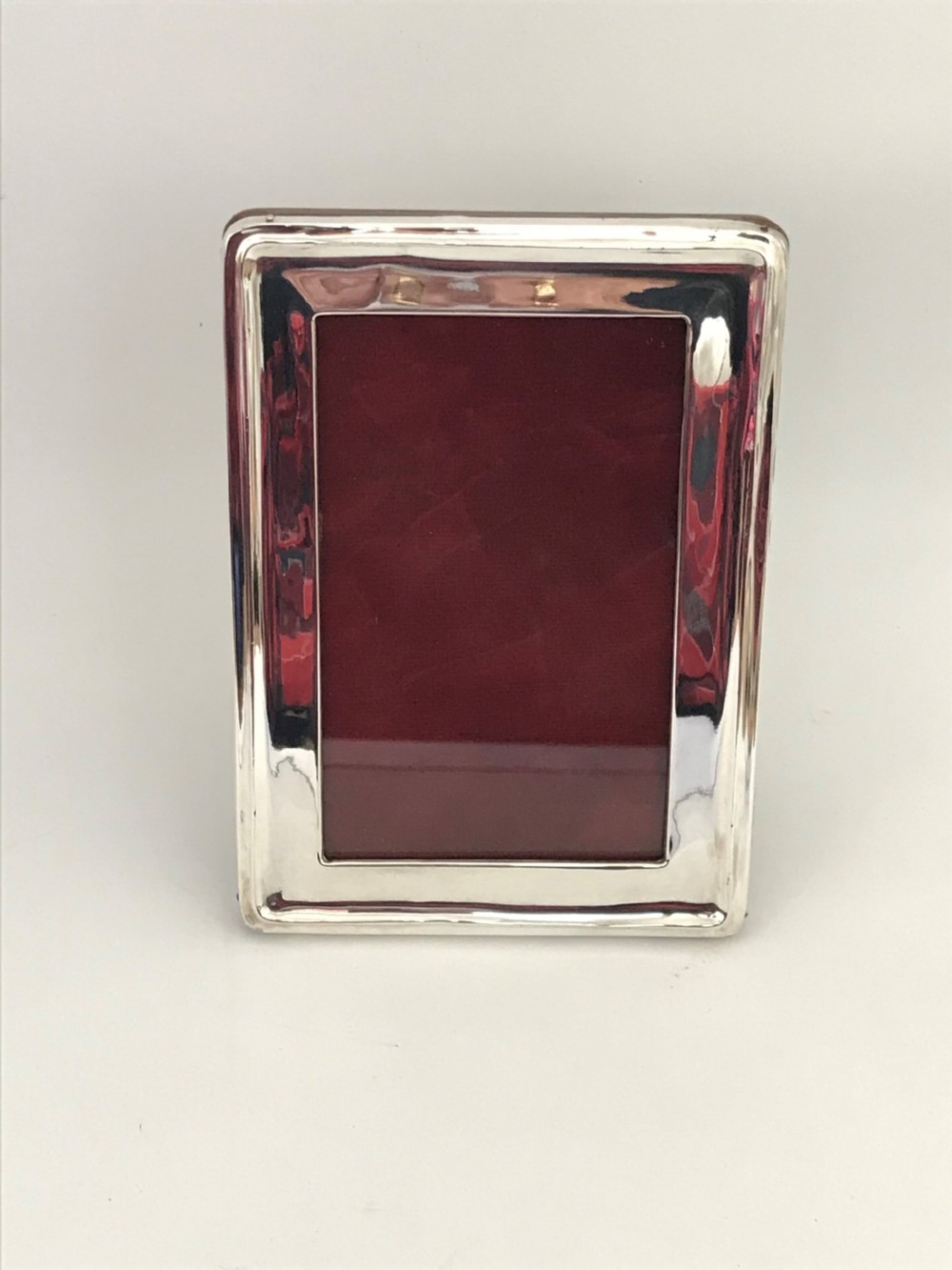 A stylish silver George V photo frame View II