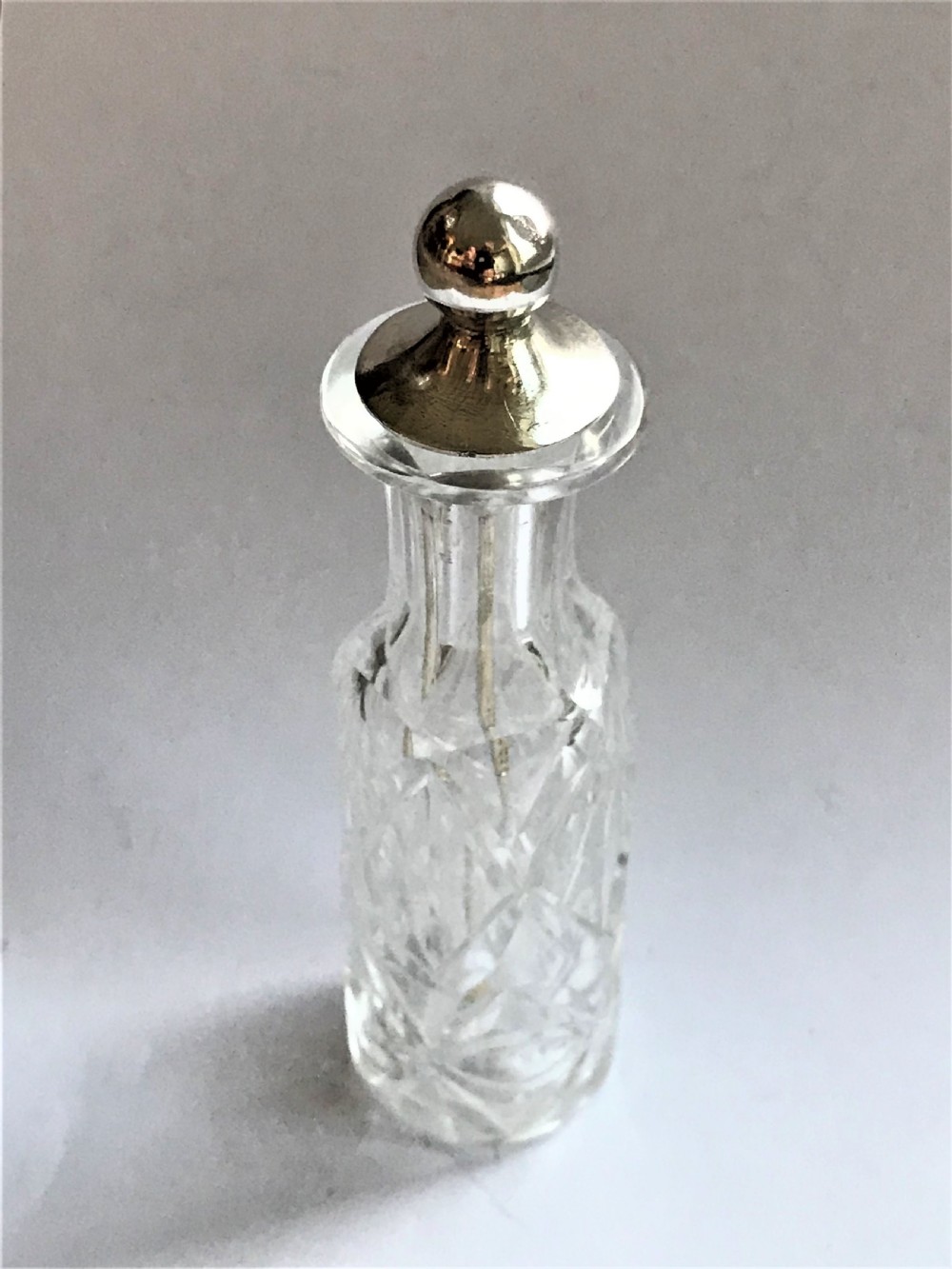 A rare Victorian silver mounted cayenne pepper bottle & spoon View II