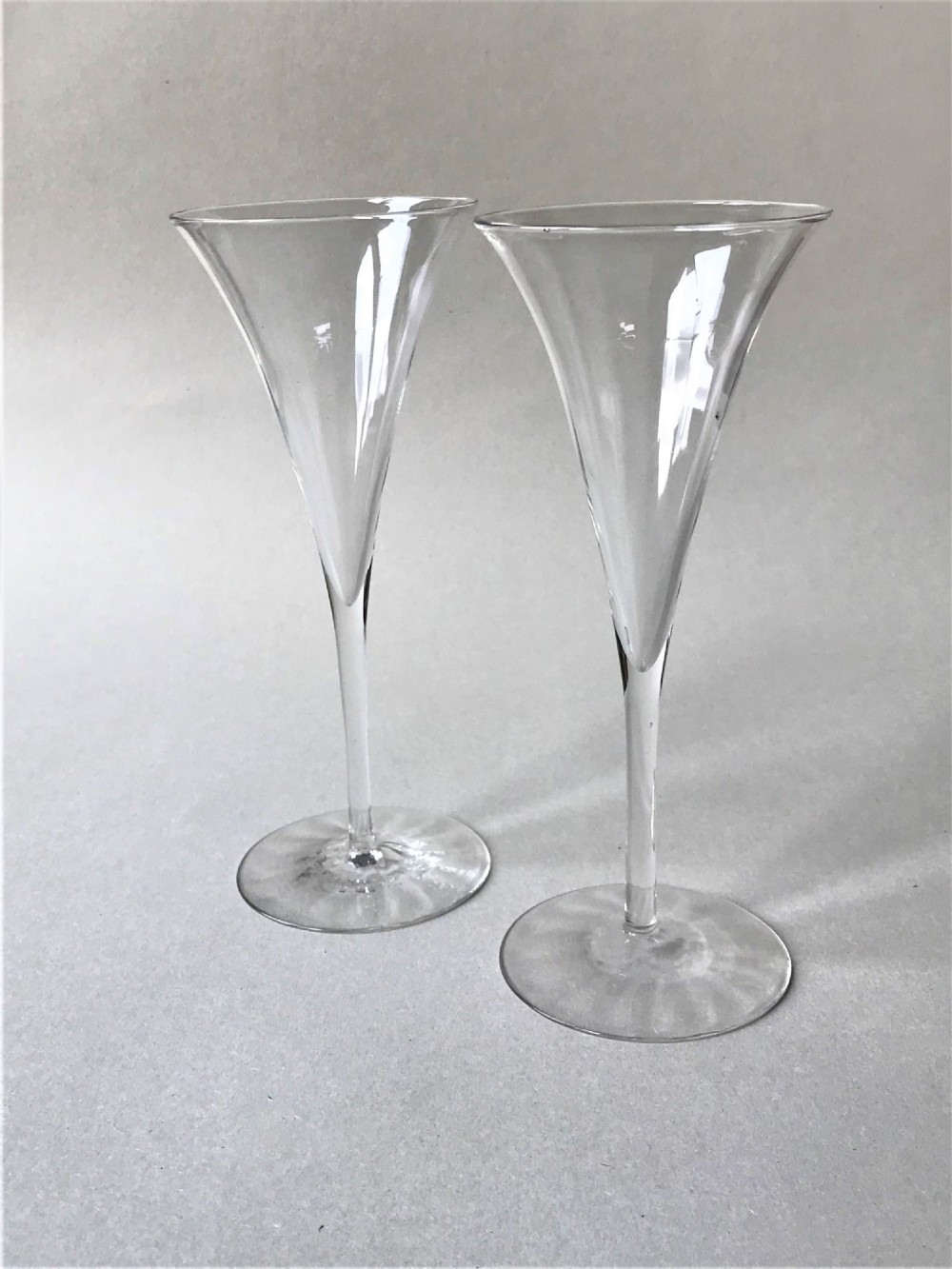 A stunning pair of fine quality champagne flutes