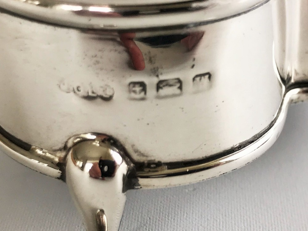 A delightful silver trefoil trinket box View VI