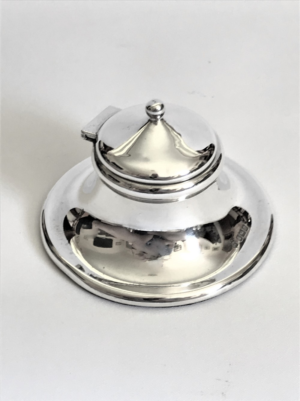 A stylish Edwardian silver inkwell