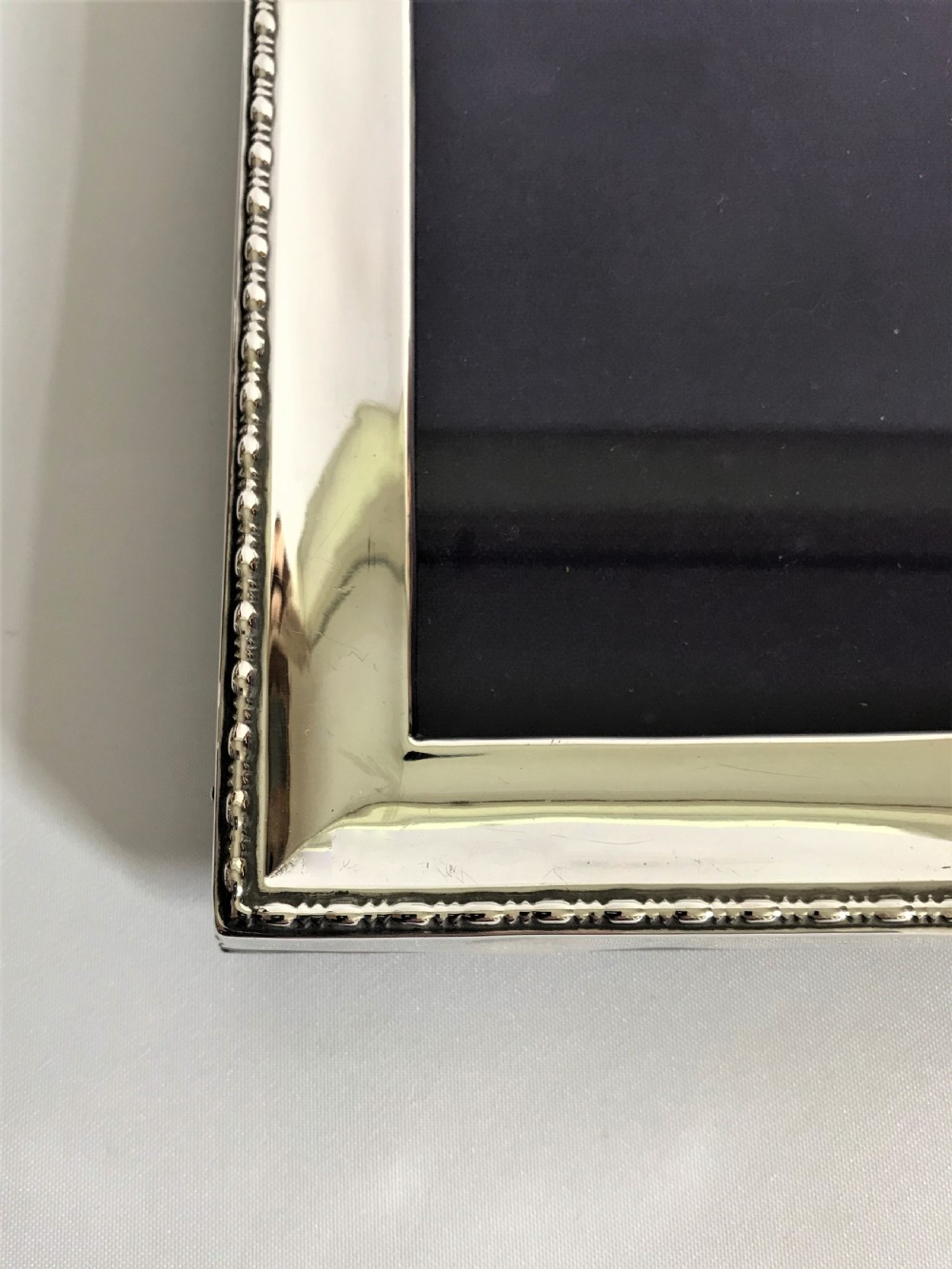 A handsome George V silver photo frame View IV
