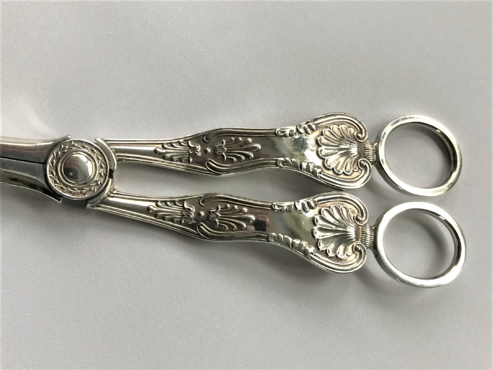 A pair of Kings Pattern silver grape shears View II
