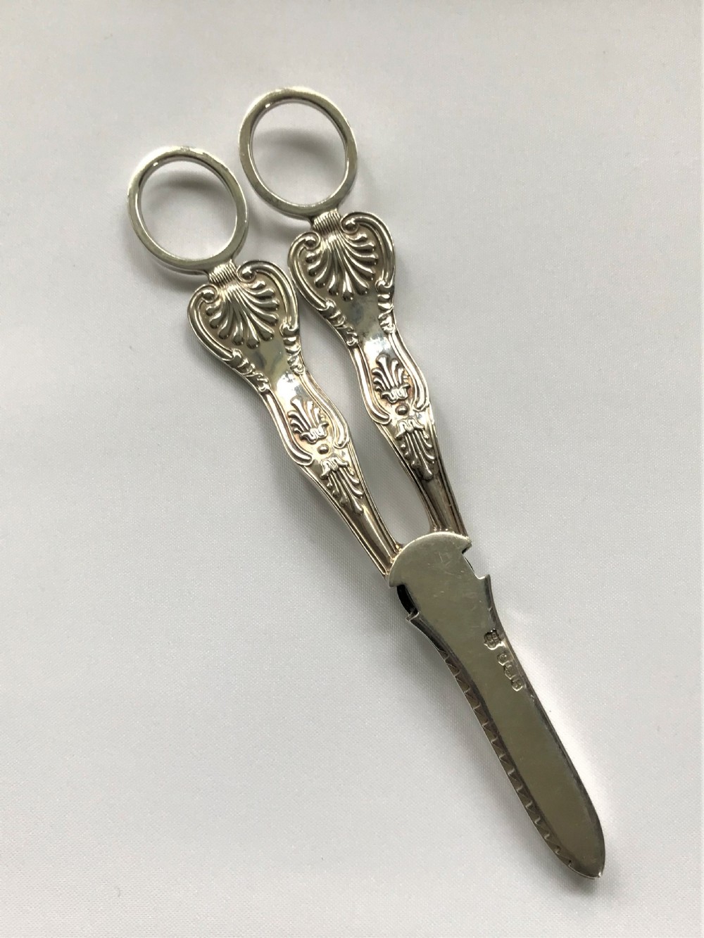 A pair of Kings Pattern silver grape shears View IV