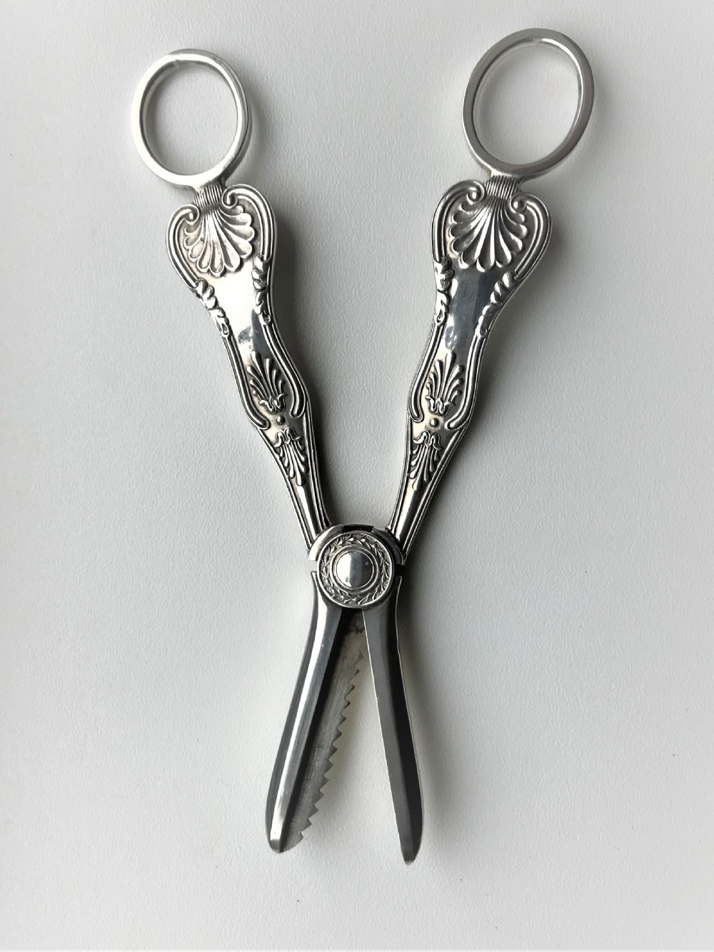 A pair of Kings Pattern silver grape shears View V