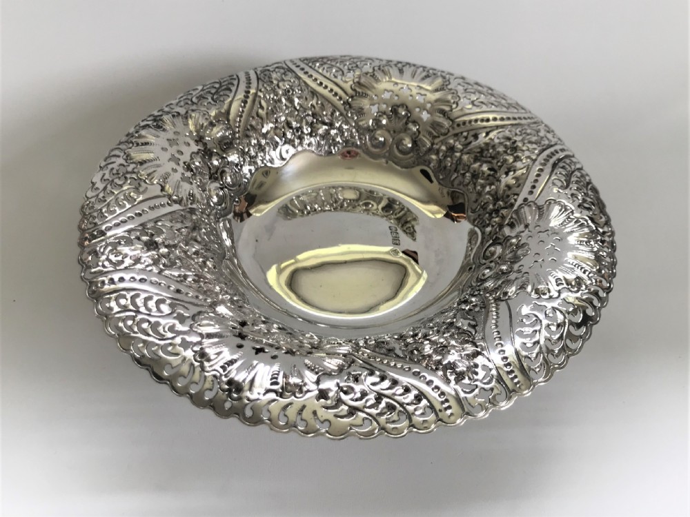 A gorgeous Victorian pierced silver dish View IV