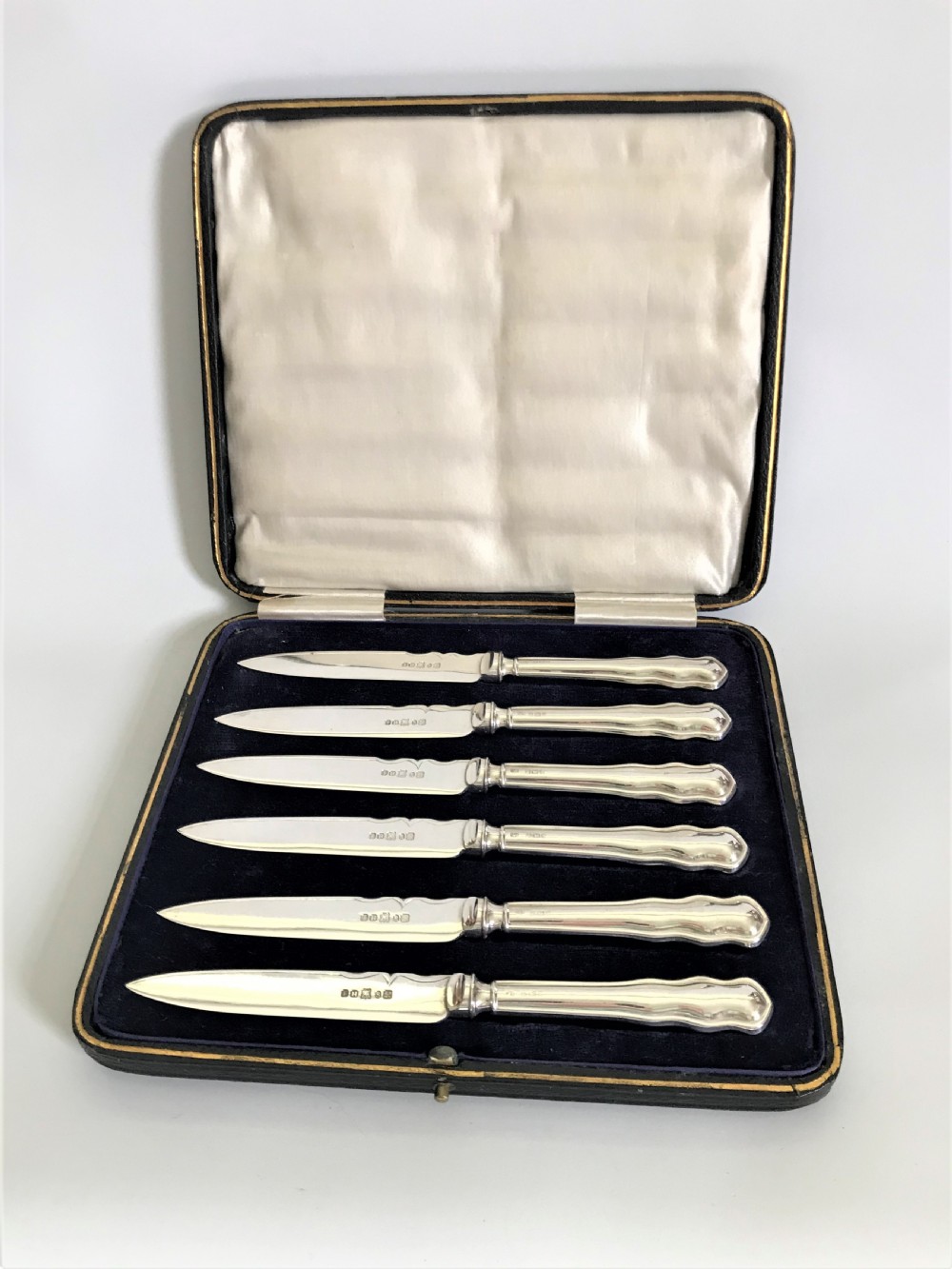 A good set of 6 silver handled tea knives