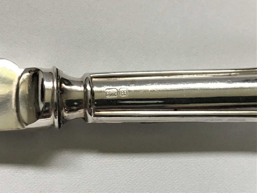 A good set of 6 silver handled tea knives View VI