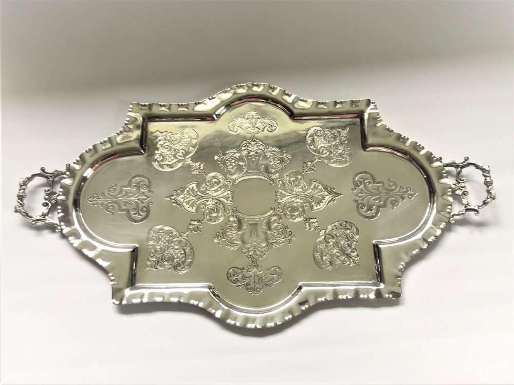 An elegant Edwardian silver plated drinks tray