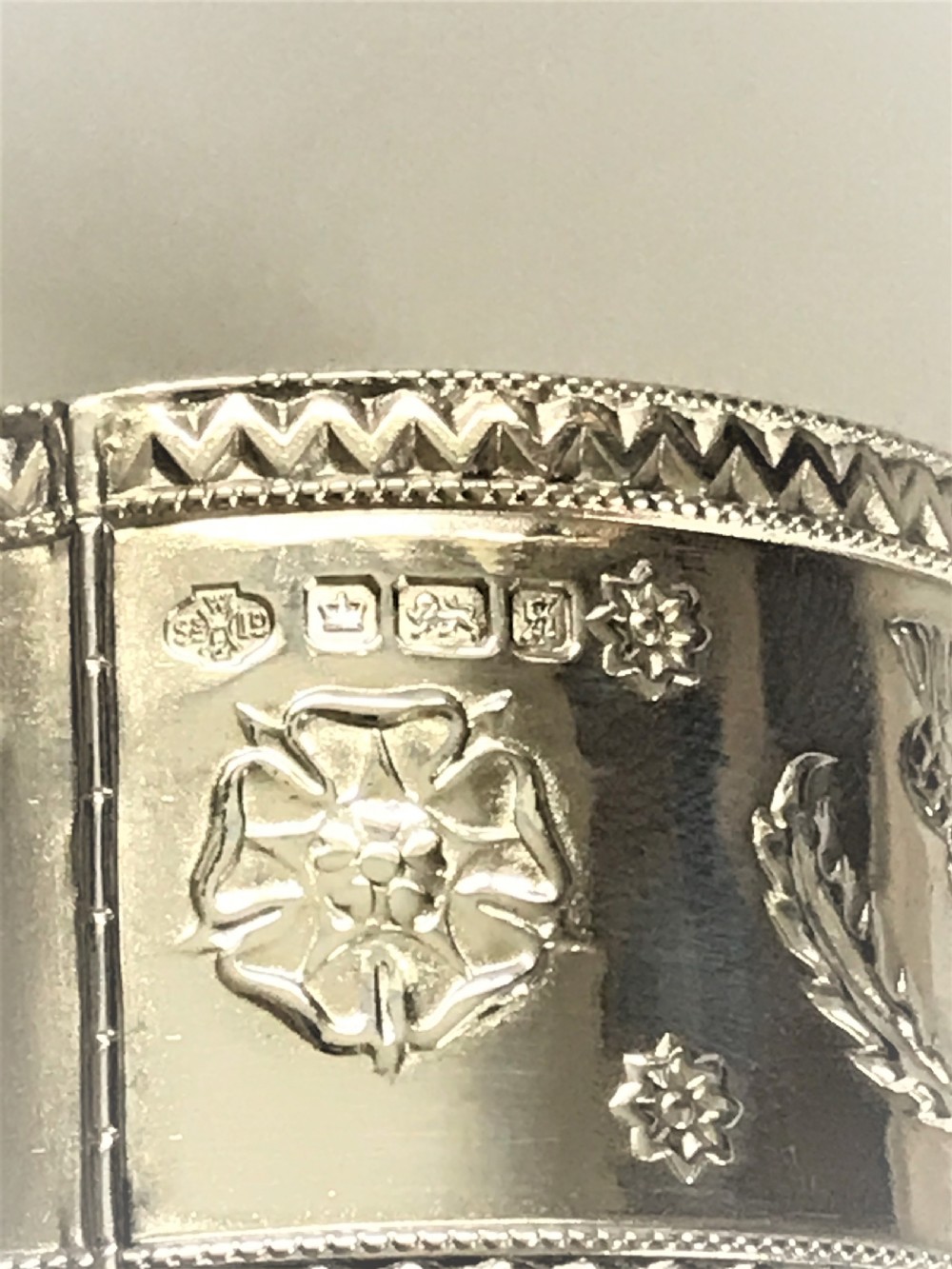 A United Kingdom motif silver napkin ring View IV