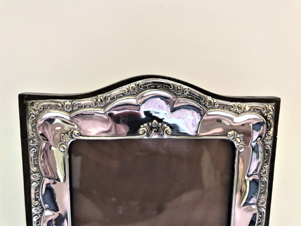 A handsome George V silver photo frame View III