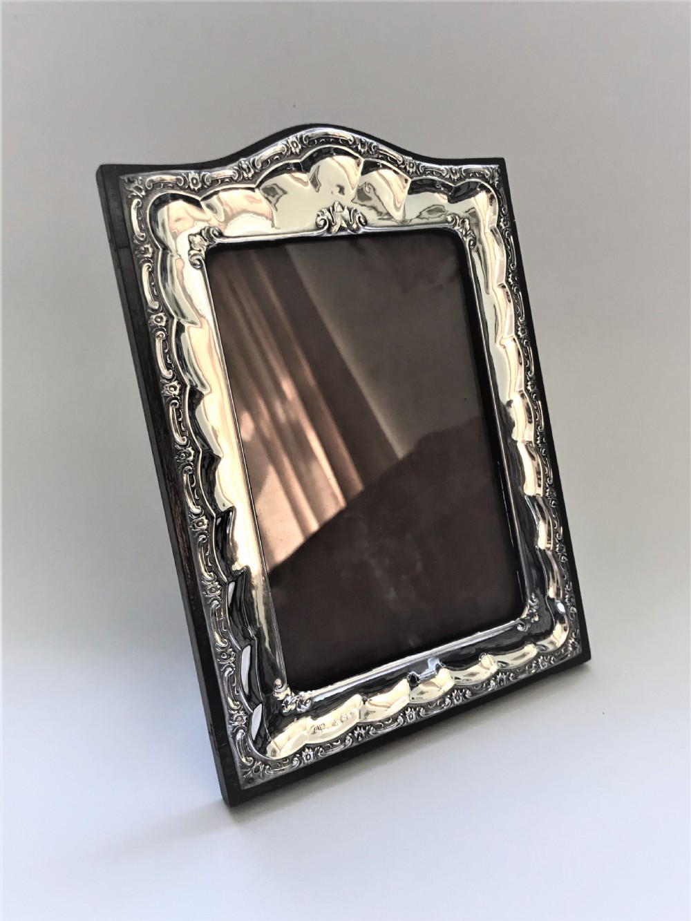 A handsome George V silver photo frame View V