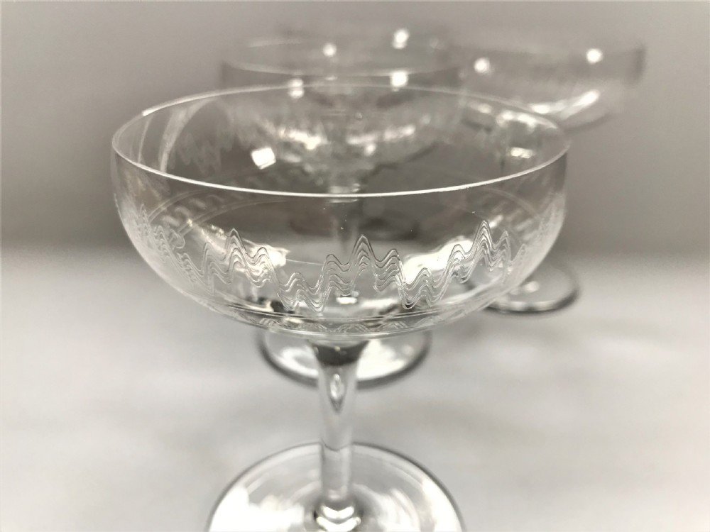 A set of 4 etched champagne bowls View VI