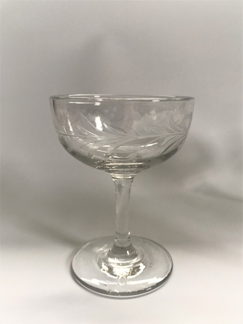 A lovely harlequin set of 6 champagne bowls View VI