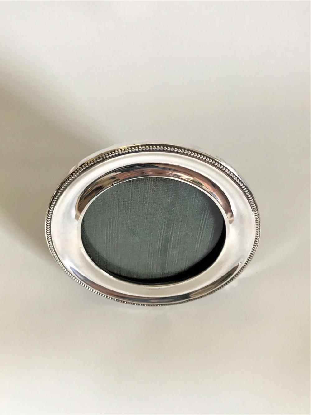 A round George V silver photo frame View IV