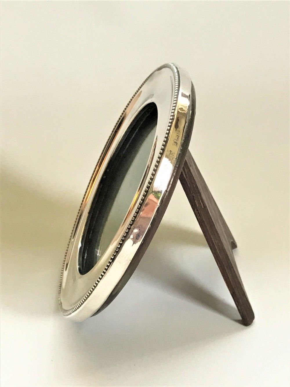 A round George V silver photo frame View V