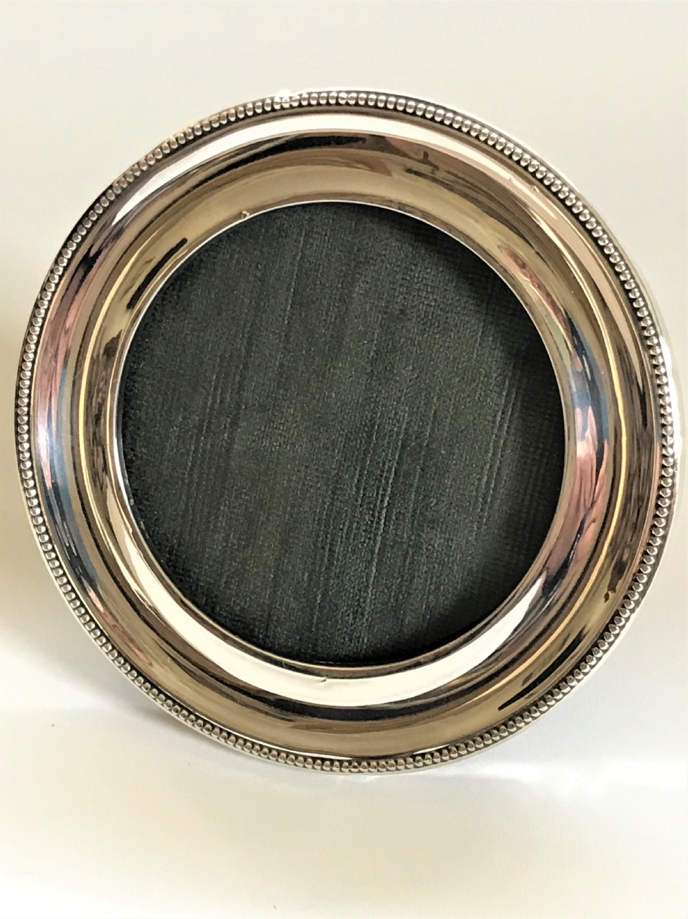 A round George V silver photo frame View VII
