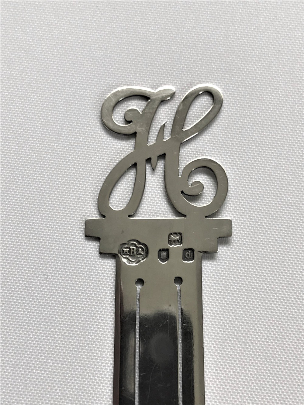 A charming Victorian silver bookmark 'H' terminal View II
