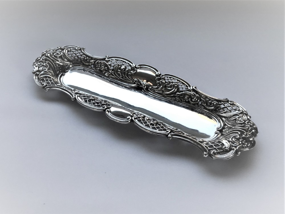 A pierced Edwardian silver pen tray
