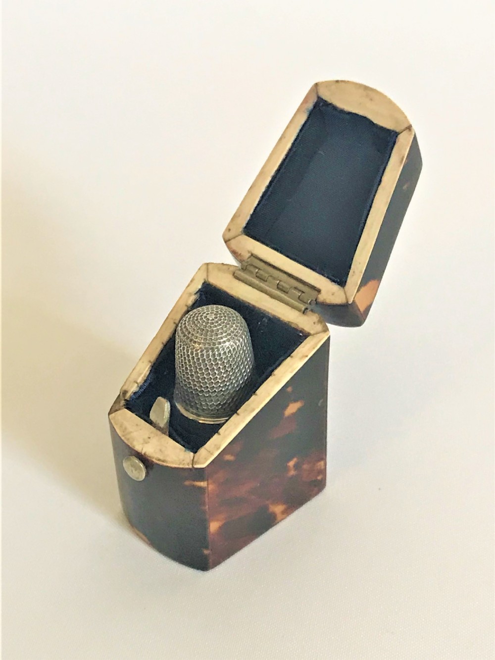 A 19th Century tortoiseshell cased silver thimble