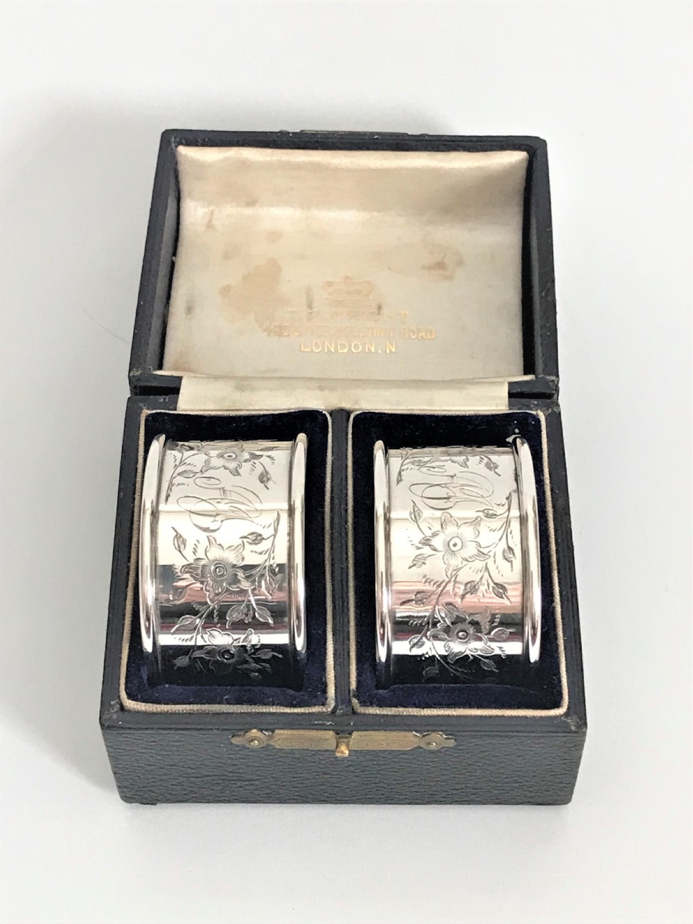  A lovely pair of boxed silver napkin rings