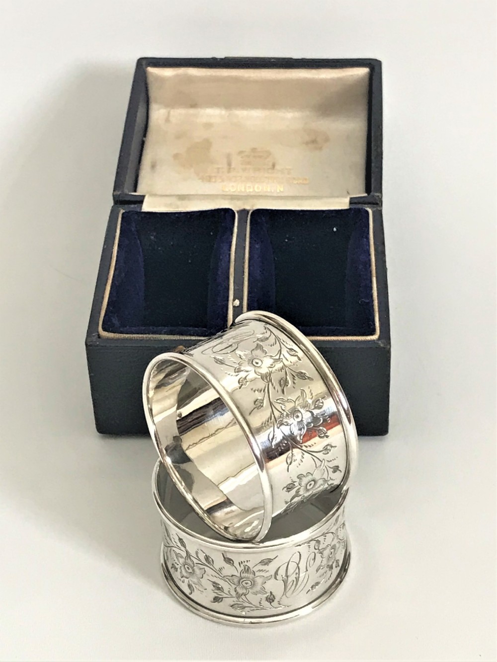 A lovely pair of boxed silver napkin rings View II
