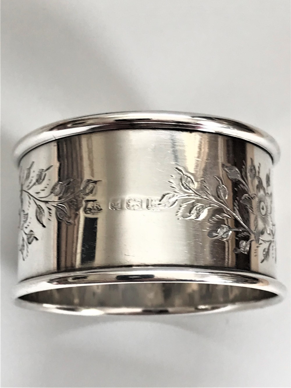 A lovely pair of boxed silver napkin rings View IV