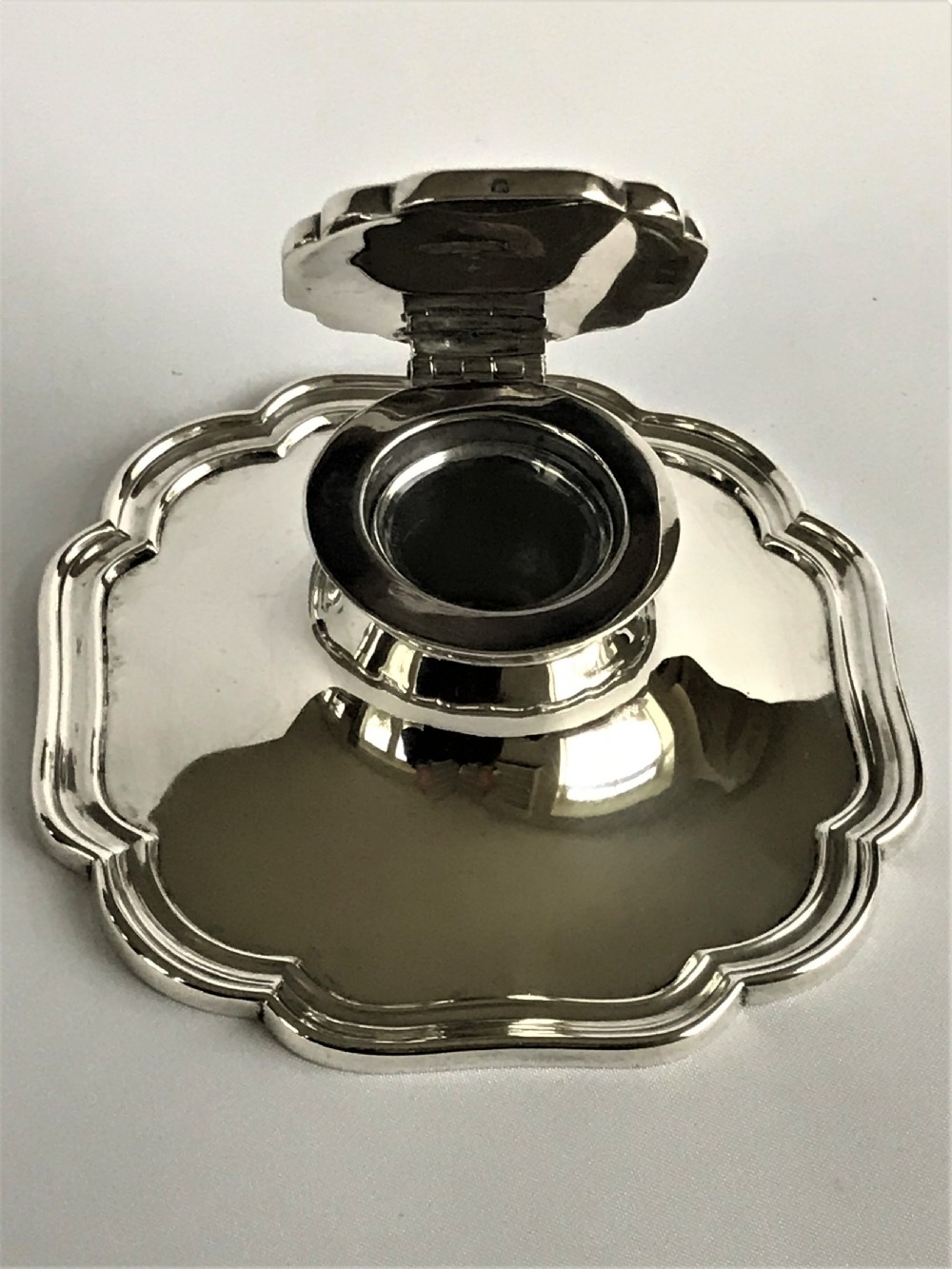 A handsome George V silver inkwell View IV