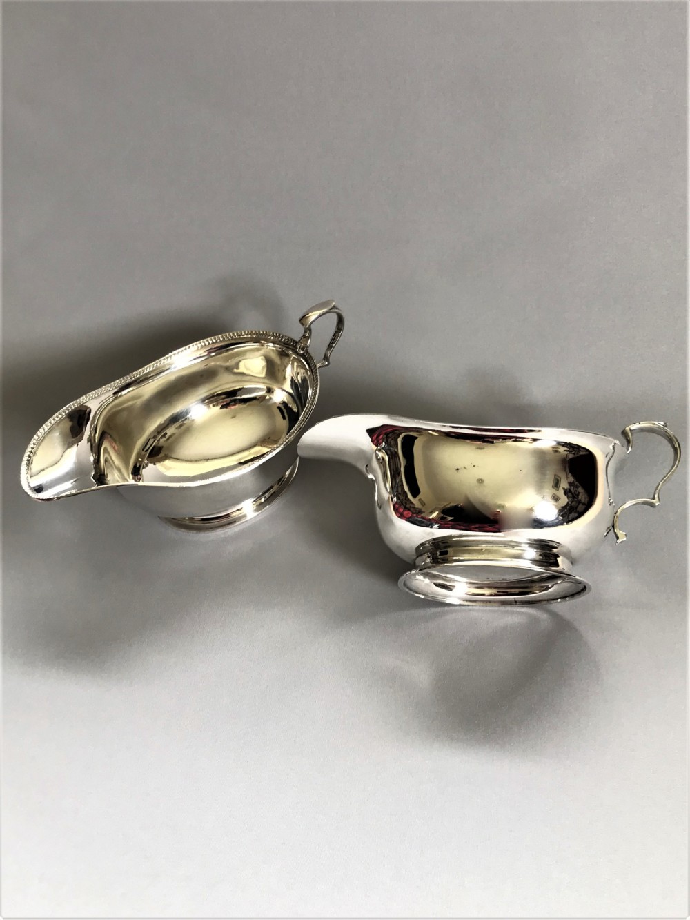 A stylish pair of Art Deco silver gravy boats View IV