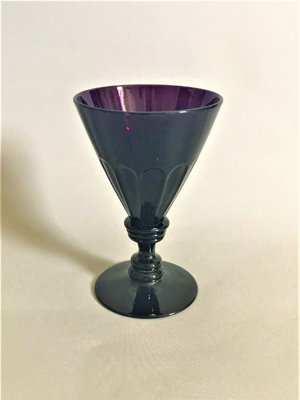 A superb Georgian amethyst wine flute