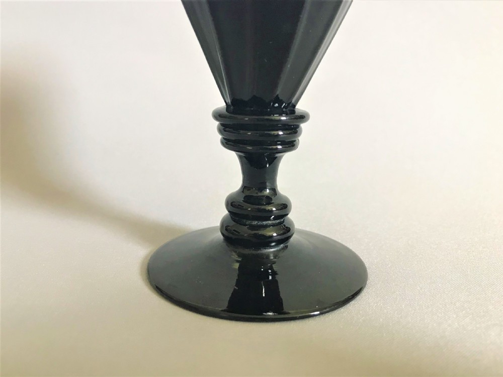 A superb Georgian amethyst wine flute View III