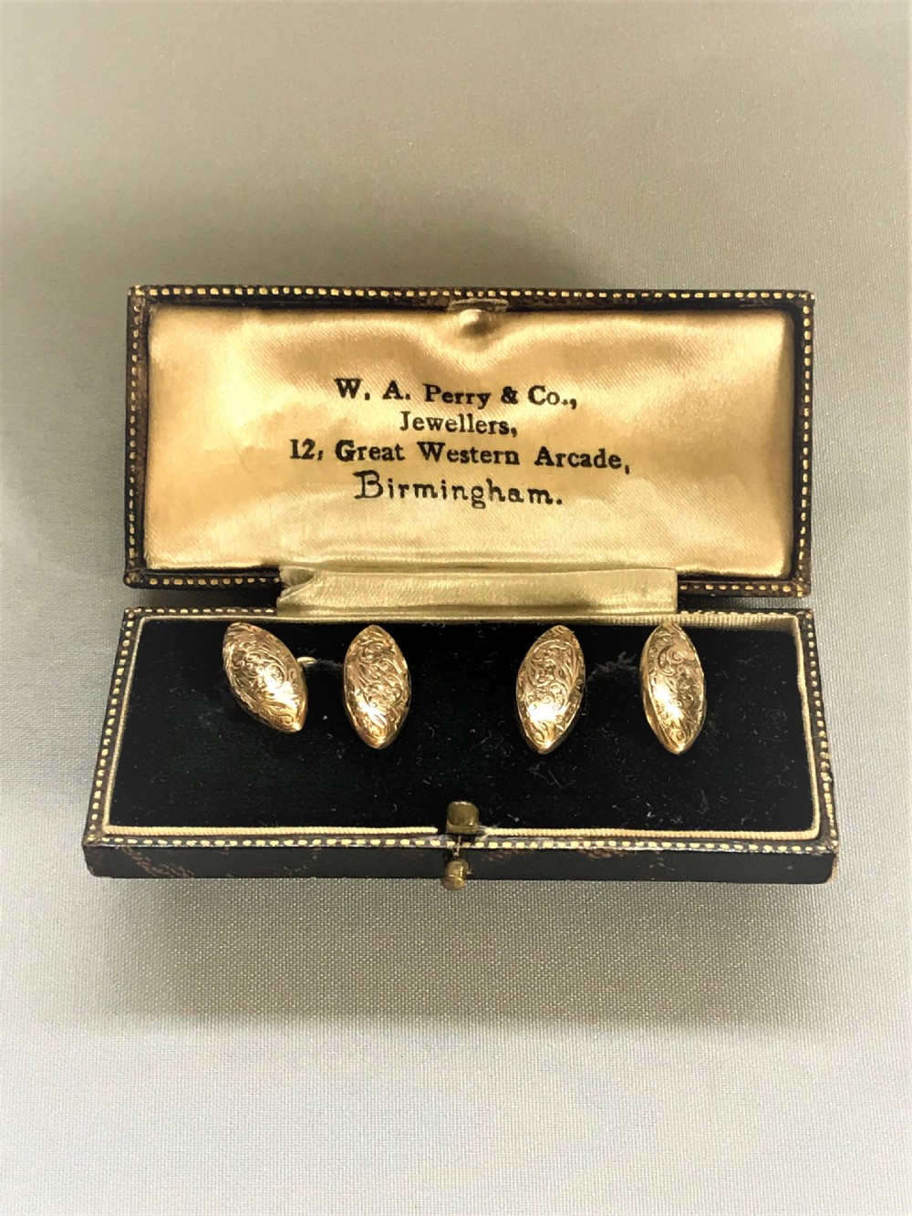 A splendid pair of Victorian 18ct gold cuff links