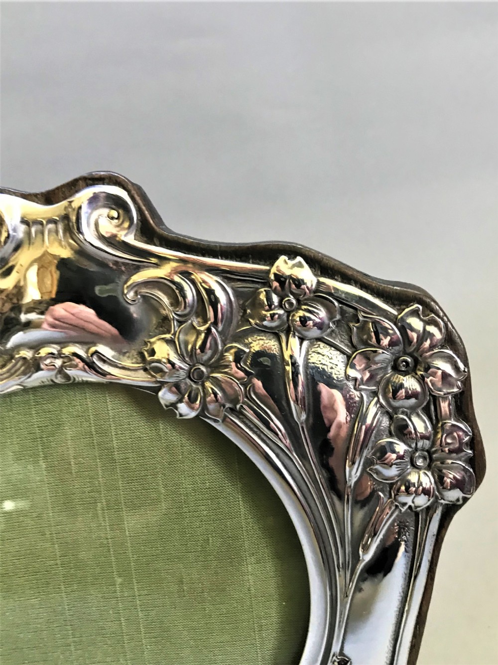 A fabulous Edwardian Art Nouveau silver photo frame View III