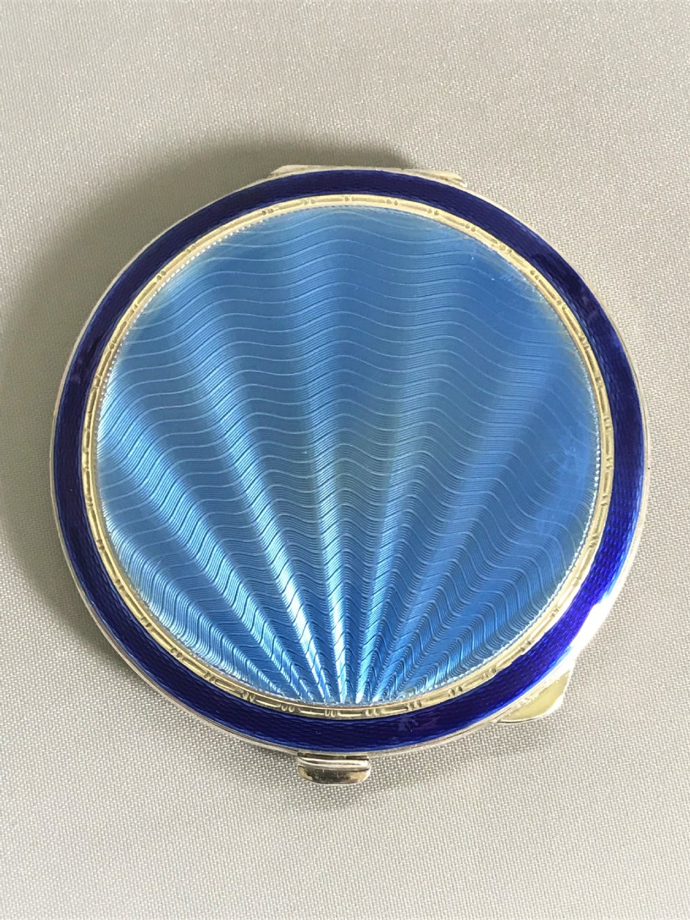 A fabulous Art Deco bi-coloured silver & enamel compact View IV