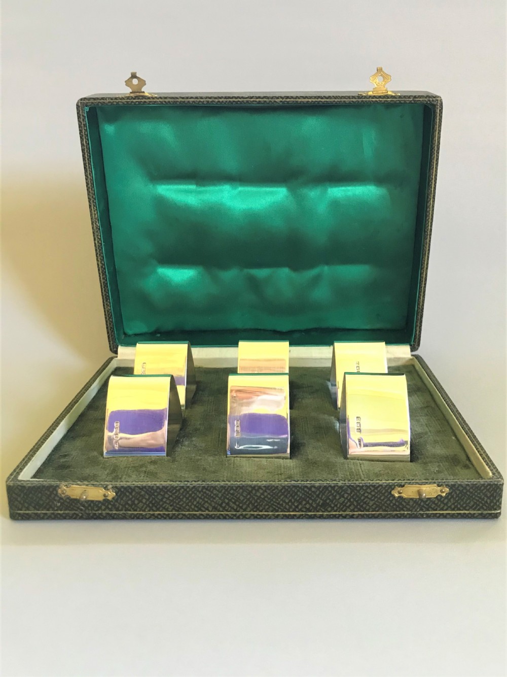 A superb set of 6 boxed silver napkin rings View III