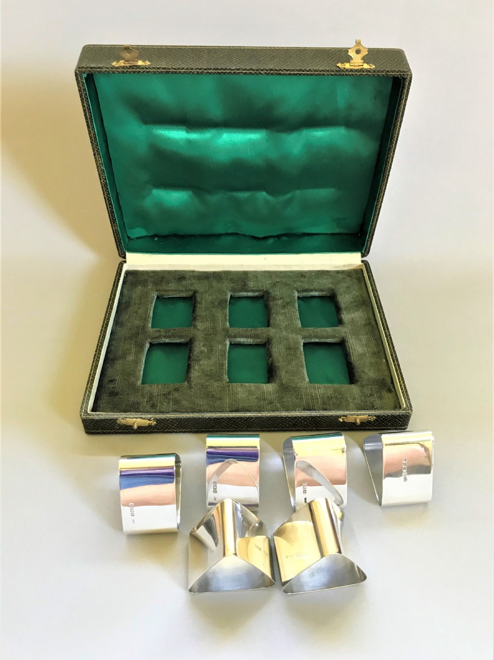 A superb set of 6 boxed silver napkin rings View IV