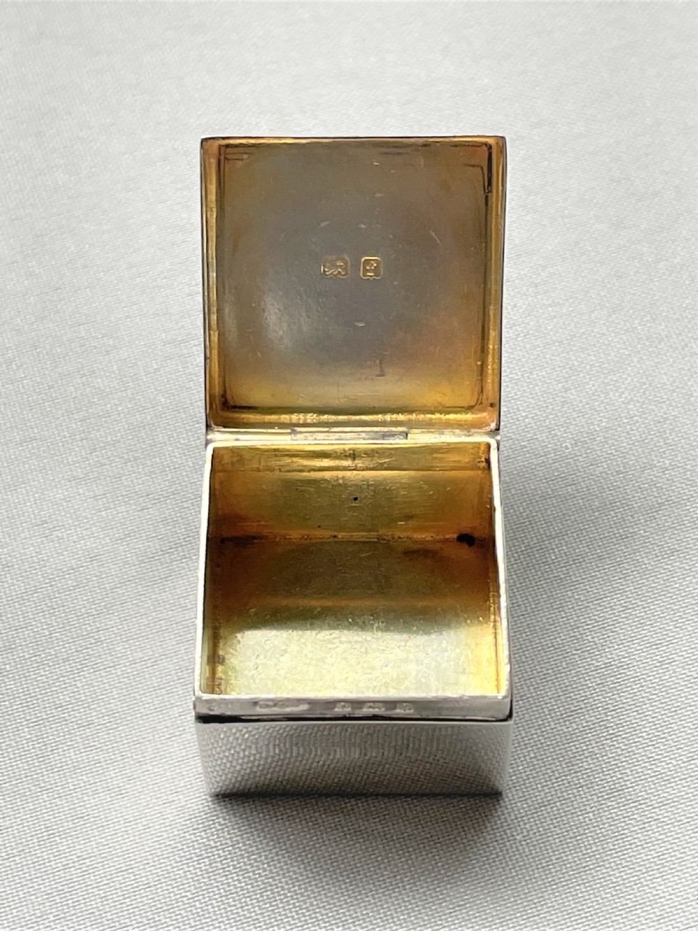 A good Edwardian square silver pill box View IV