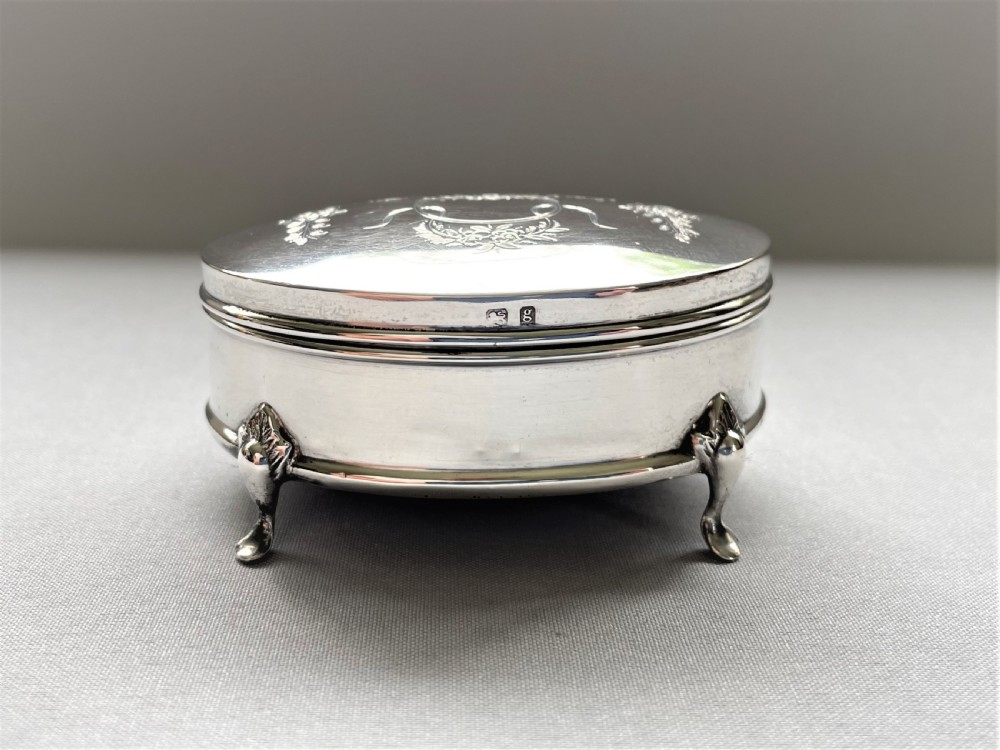 An elegant Edwardian silver trinket box View III
