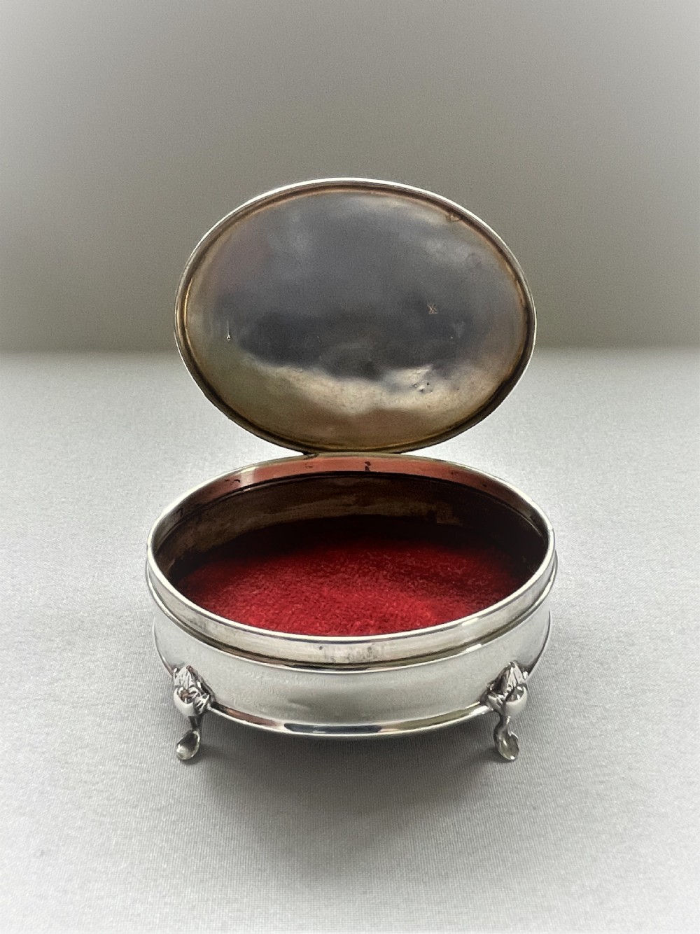 An elegant Edwardian silver trinket box View VI