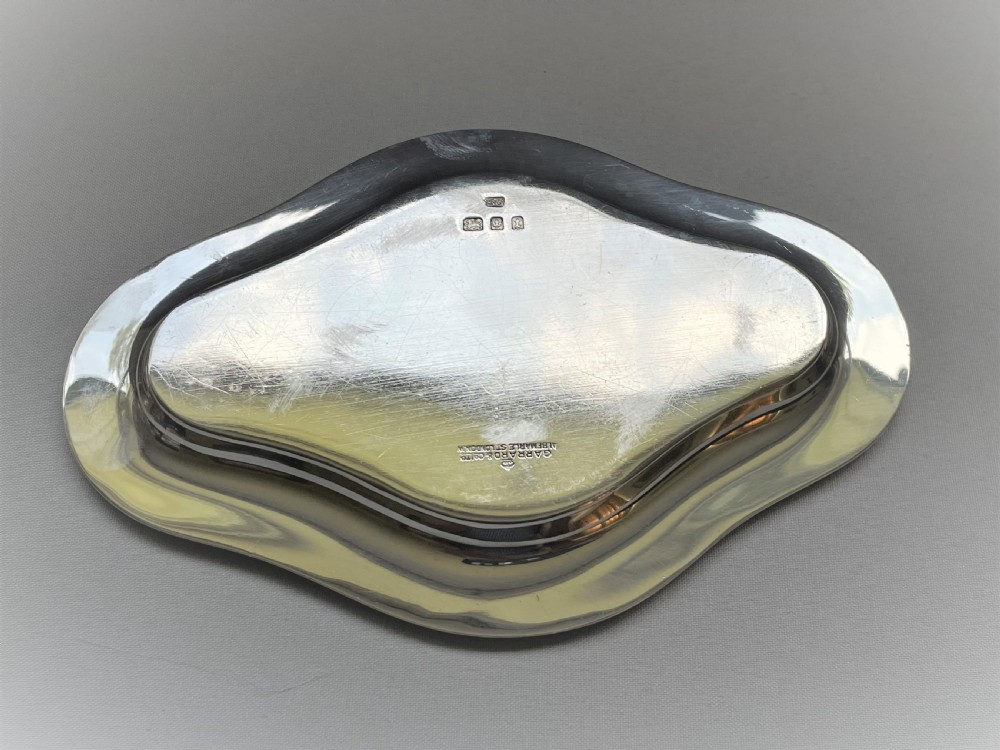 An outstanding quality Garrards silver cuff links dish View V