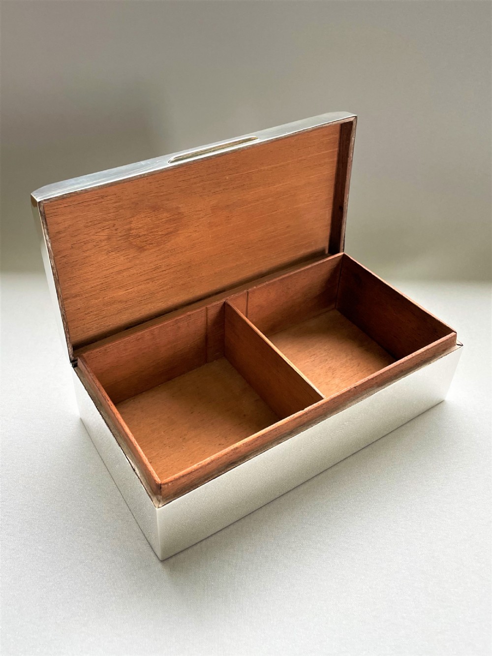 A fabulous Art Deco silver cigarette box View VI