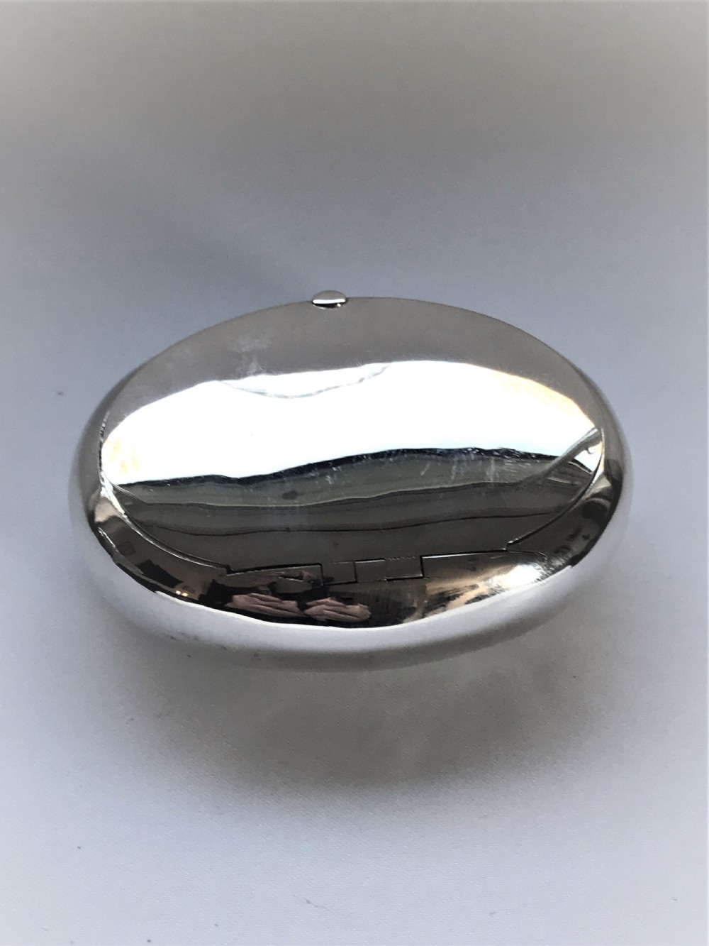 A Superb Edwardian Silver 'squeeze' Tobacco Box View V